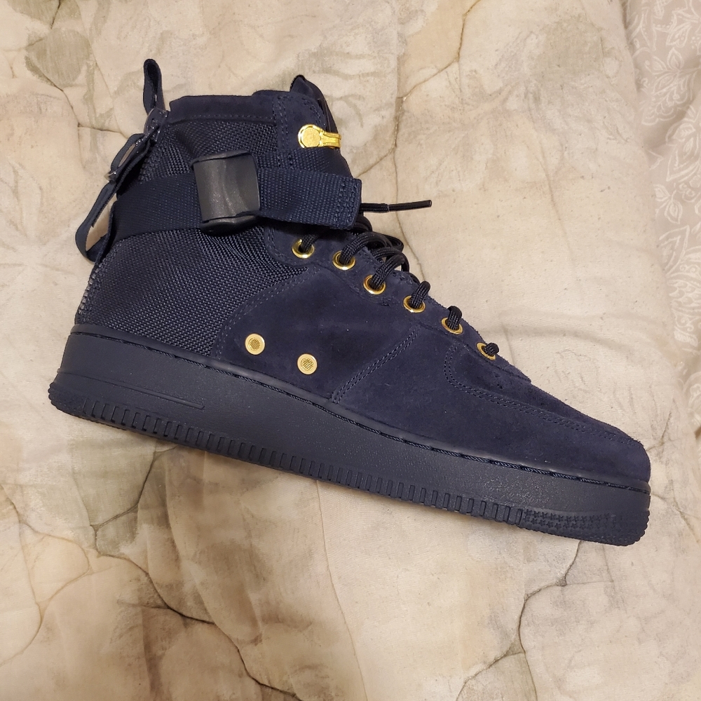 Brand new dead stock SF Air Force mid